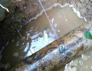 沙湾楼顶渗水维修公司分享下地暖漏水的原因及检测方法。